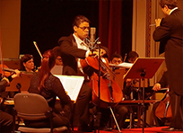 Solista Jonathas Silva (violoncelo) com a USP-Filarmônica